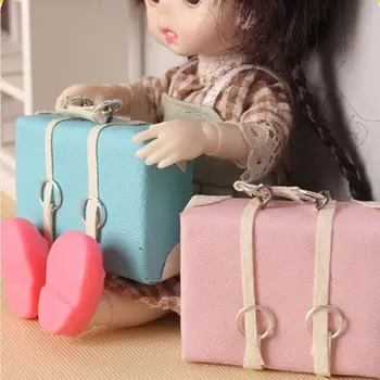 Mini 1:12 Чанта Нова 2Colors Мода Кукла Кожен калъф Куклена къща Детски играчки Декорация на куклена къща
