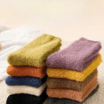 Вентилация Твърди чорапи Удобни и не стегнати размити чорапи Модерни и модерни зимни топли пухкави чорапи за легло Хавлиени чорапи