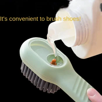 Към четката за обувки може да се добави почистващ препарат, а меката козина може да се натисне за четкане на обувките.