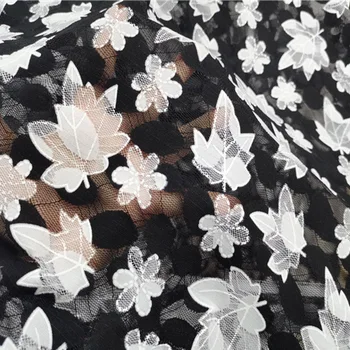 Мода черно/бяло контраст кленов лист цвете бродирани участък окото дантела плат DIY шиене рокля/риза /творческо облекло